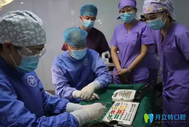 周文清院長的種植手術(shù)團隊