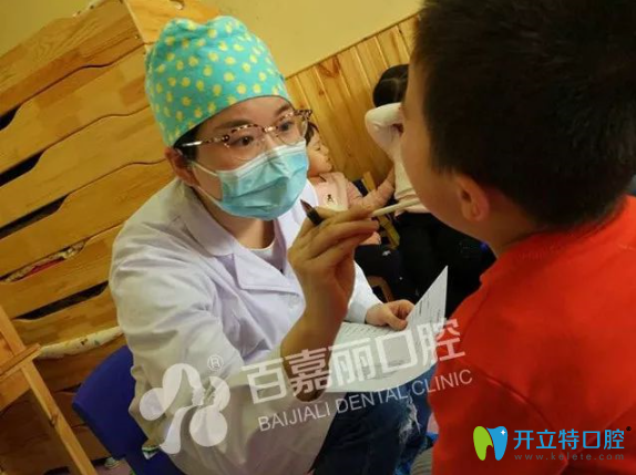 王冠一醫(yī)師義診