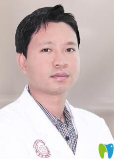 湛江珠江口腔醫(yī)生周立平