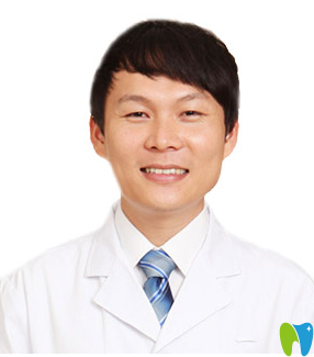 廣州圣貝口腔口腔種植醫(yī)生王運(yùn)法