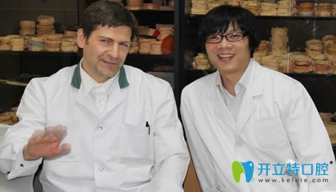 <!--<i data=20240703-sp></i>-->口腔方院長(zhǎng)和世界口腔醫(yī)生合影照