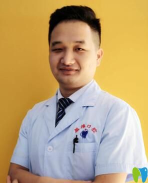 重慶鵬博口腔張權(quán)智醫(yī)生