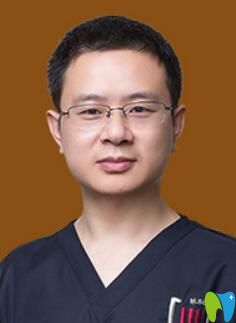 福州維樂口腔正畸醫(yī)生——許長記：