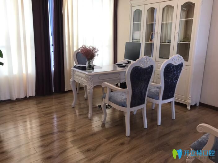 中山好民生口腔獨(dú)立的面診室