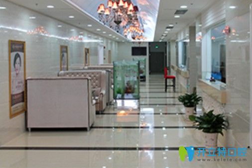 揭陽華美門診部一樓大廳走道