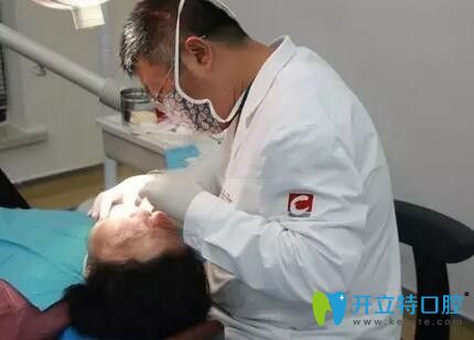 在尚愛韓美口腔醫(yī)生檢查的圖片