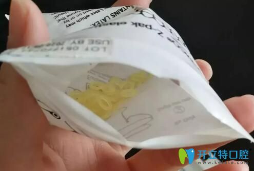 我在靖江艾齒嘉口腔做矯正期間戴的皮筋