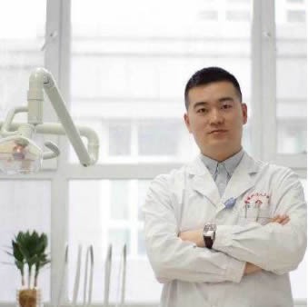 深圳佳美口腔門診部 顧騰飛