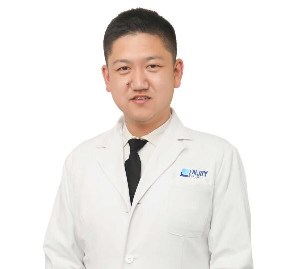 沈陽(yáng)完佩口腔門診部 李金剛