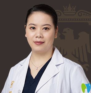 廣州柏德口腔的種植修復(fù)醫(yī)生鄧幼珍