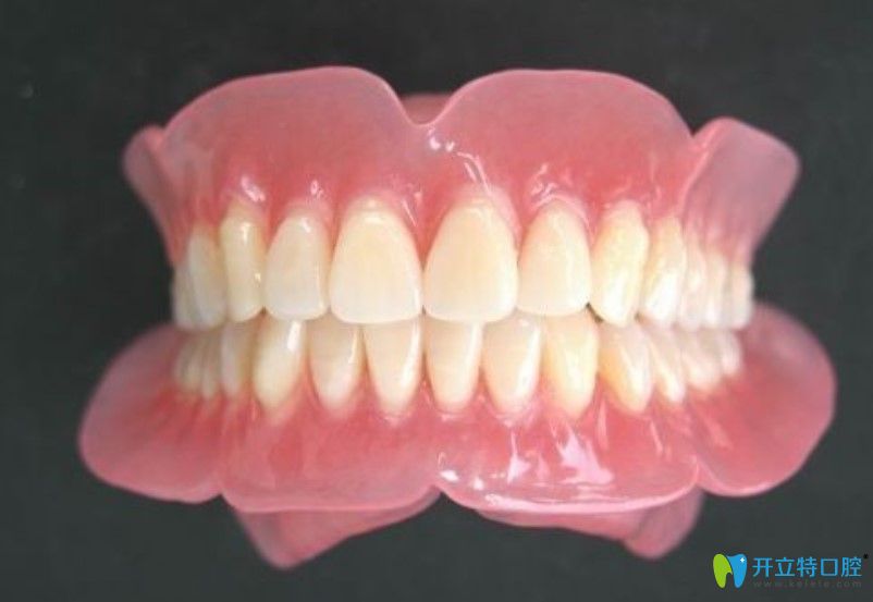 全口活動義齒容易掉嗎？來說說我?guī)诨顒蛹傺赖母惺? border=