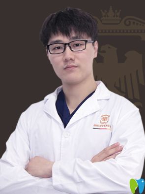 廣州柏德口腔閆振醫(yī)生