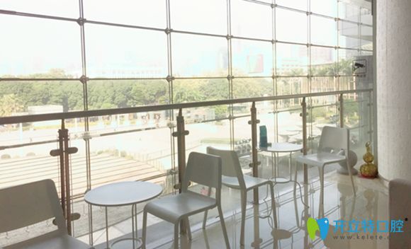 深圳歐諾口腔候診區(qū)