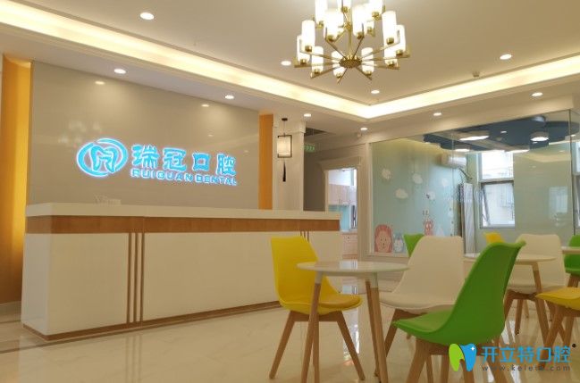 想不想知道北京牙齒貼面的費(fèi)用?瑞冠口腔瓷貼面價(jià)格竟然..