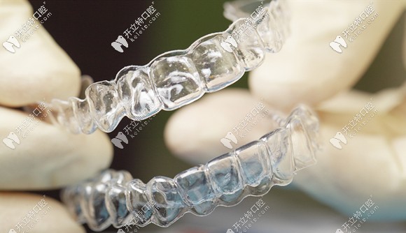 隱形牙套矯正器