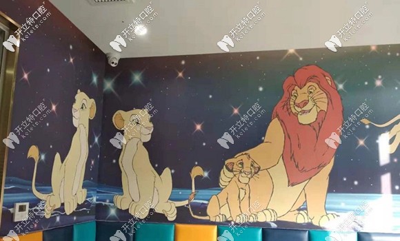 這里有專門為孩子們打造的娛樂場(chǎng)地