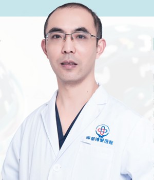 成都團(tuán)圓口腔門診部 王偉