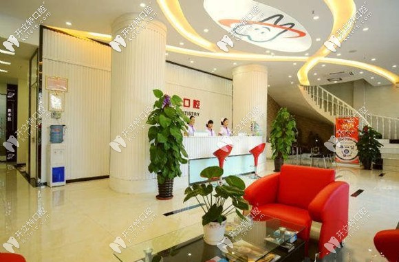 三亞微笑口腔前臺大廳環(huán)境