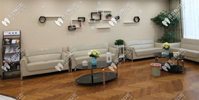 休息區(qū)的一角，寬敞明亮