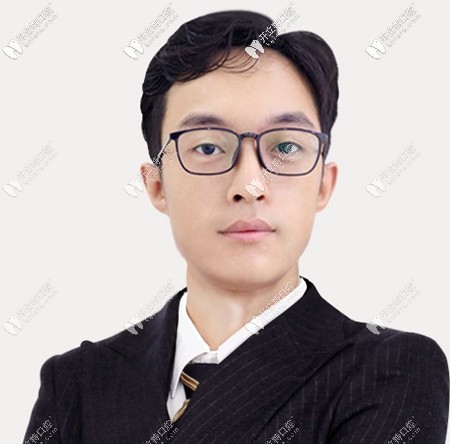 三亞微笑口腔美學(xué)修復(fù)科主任魏文龍