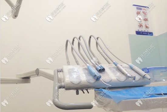 尹玲虹醫(yī)生呼吁大家對(duì)牙齒疾病要給予充分的重視