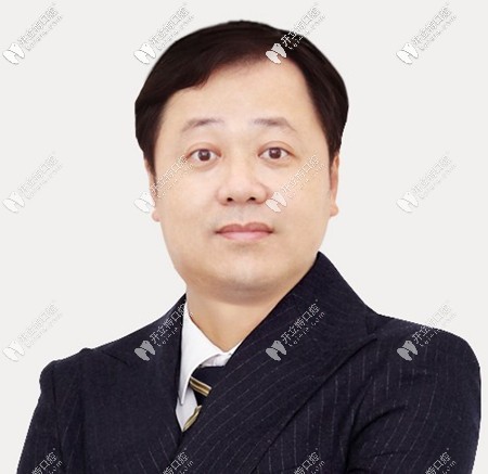  三亞微笑口腔符鴻平院長