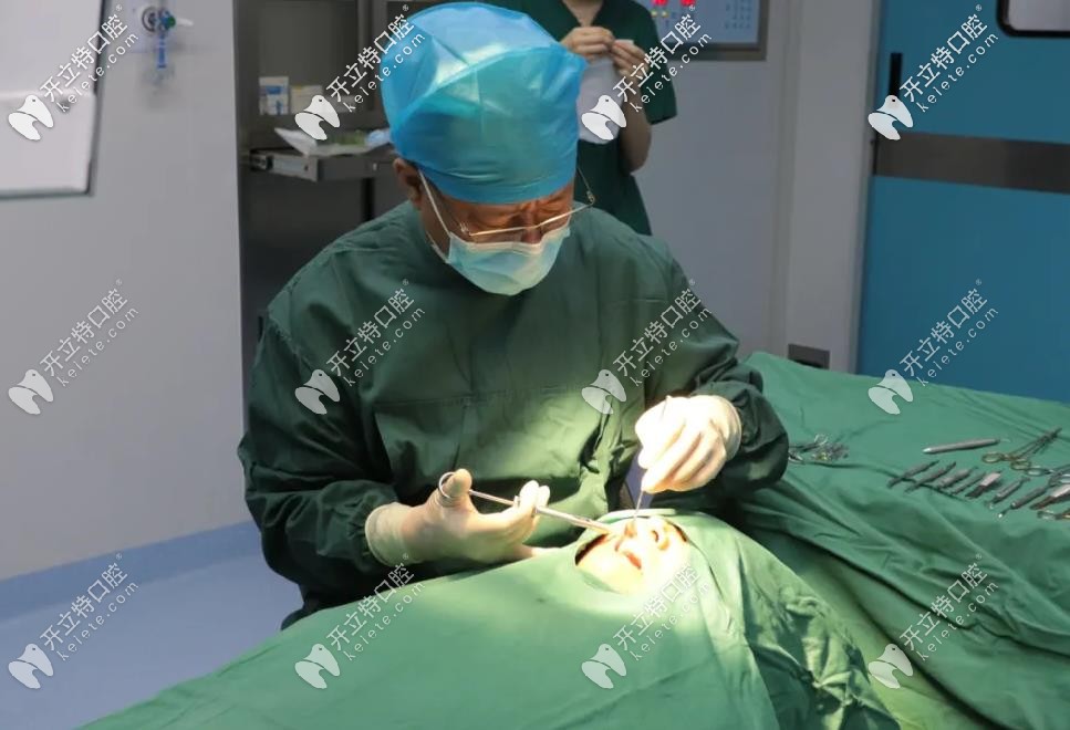 手術(shù)中的趙院長