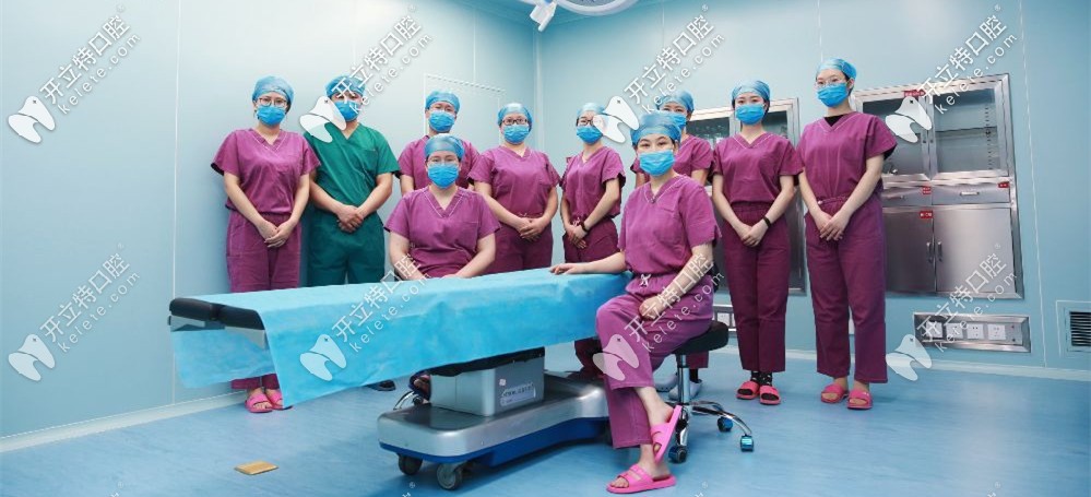 醫(yī)生團(tuán)隊(duì)持證上崗