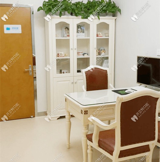 百仕口腔面診室