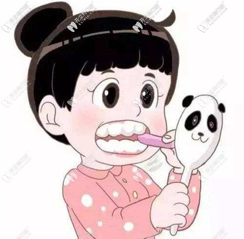 要定期使用牙套咬膠避免牙套臉