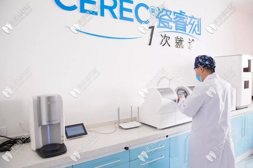 為張大爺制作牙冠的瓷睿刻設(shè)備