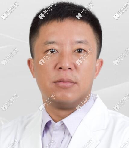 珠海九龍醫(yī)院口腔科吳祖俊