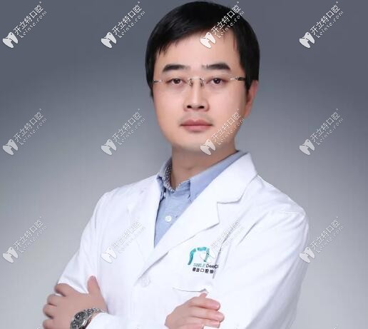 成都思邁口腔哪個(gè)醫(yī)生好?種植就找解文博(附價(jià)格一份)