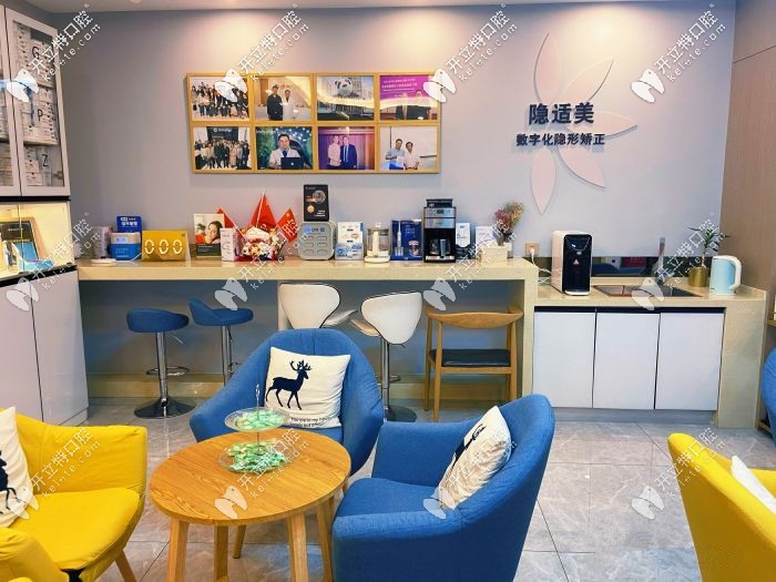 大廳的休息區(qū)也很舒適