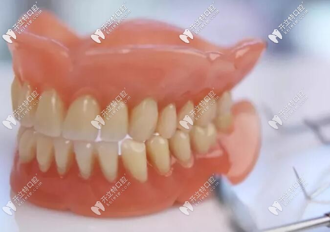 什么是全口吸附性義齒