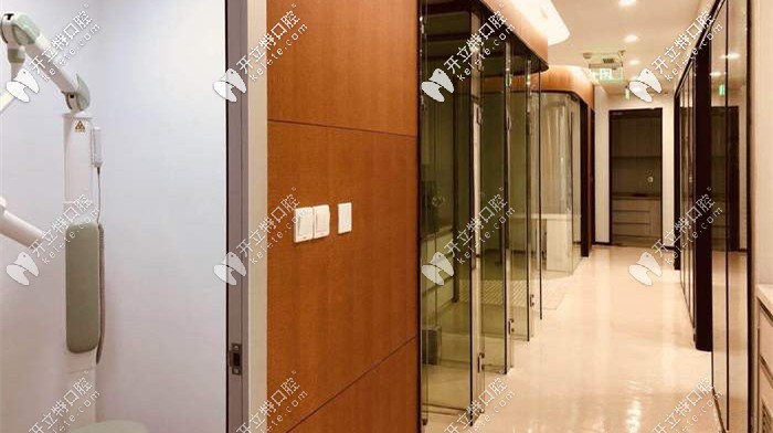 走廊的科室分診嚴(yán)明