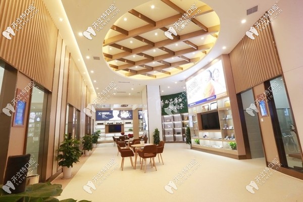 成都新橋口腔醫(yī)療團隊實力介紹