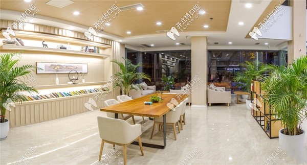 美昂口腔醫(yī)院大廳環(huán)境