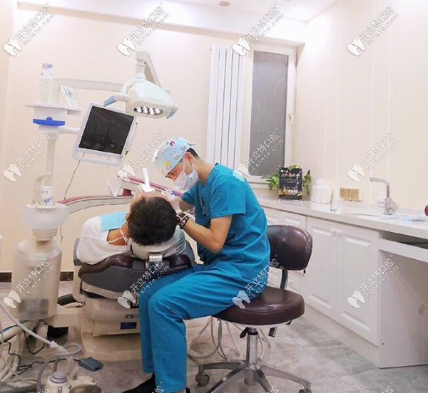 保定精卓口腔醫(yī)生1對(duì)1治療