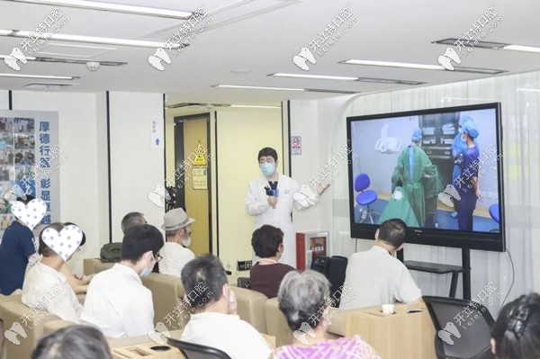 廣州荔灣區(qū)穗華口腔醫(yī)院的種牙直播活動現(xiàn)場 廣州荔灣區(qū)穗華口腔醫(yī)院的種牙直播活動現(xiàn)場