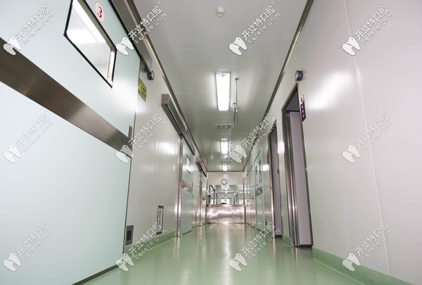 西寧做牙齒矯正較好的時(shí)光口腔手術(shù)室走廊