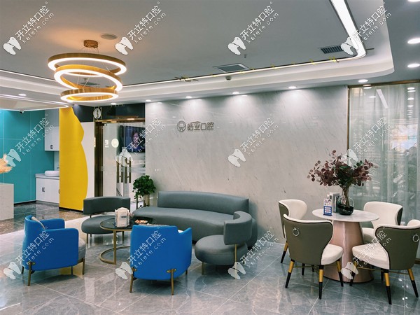 蘭州皓亞口腔顧客休息區(qū)