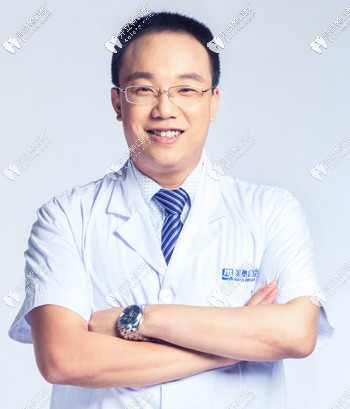 烏魯木齊美奧口腔正畸醫(yī)生張圣玄