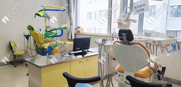 醫(yī)院開(kāi)設(shè)10多個(gè)配套科室