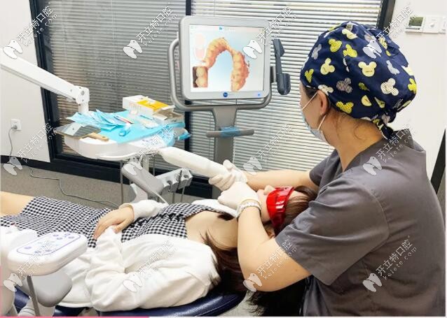 在<!--<i data=20240703-sp></i>-->口腔福斯曼體驗口掃