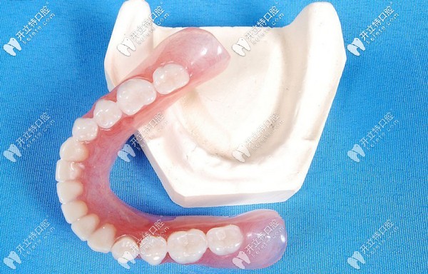 這些塑料基托和金屬基托的不同點,助你分清兩者哪個好？