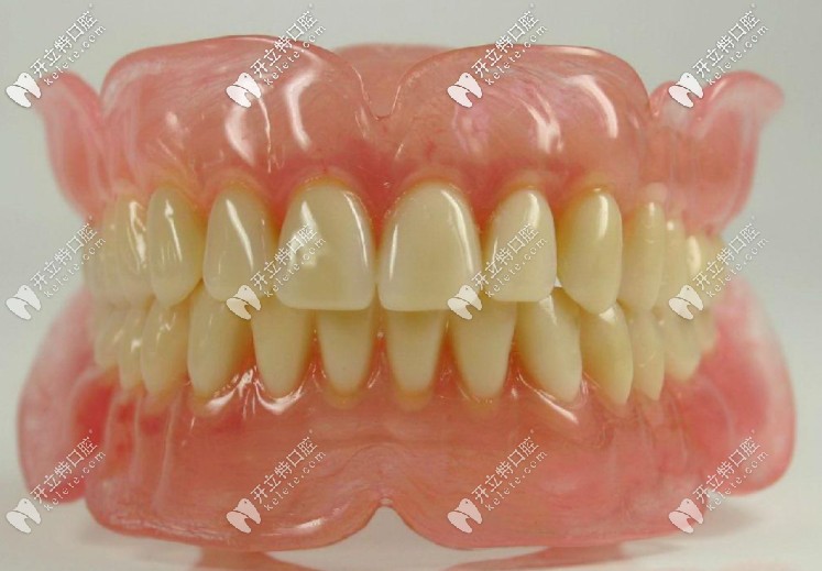 裝假牙固定的好還是活動的好？全口的一般要多少錢