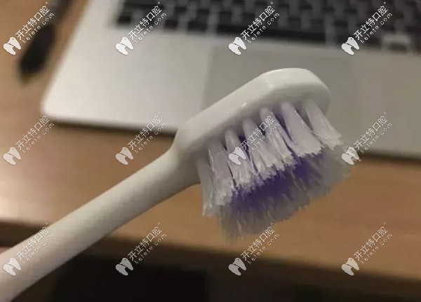 牙刷才用了5天，就起毛了……