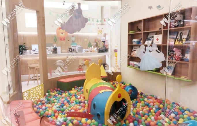 <i data-id=3e038fcb-4aac-4549-8e93-8cef47eb9a01></i>口腔兒童游玩區(qū)