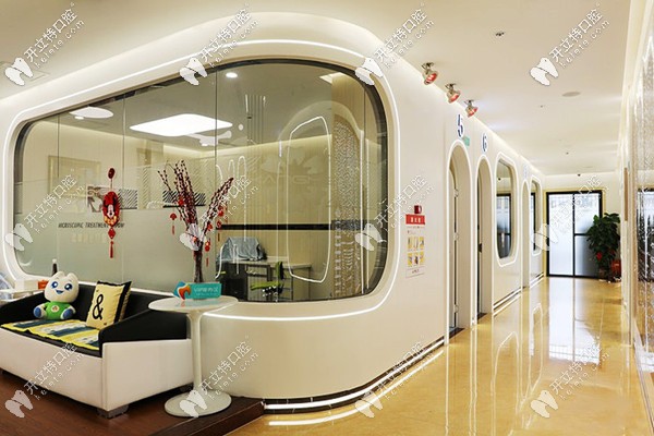 欽州私人的康美口腔做牙齒正畸價格貴嗎?聽說還能刷醫(yī)?？? border=